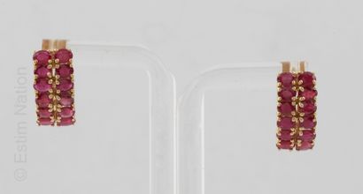 BOUCLES D'OREILLES VERMEIL ET RUBIS
Pair...
