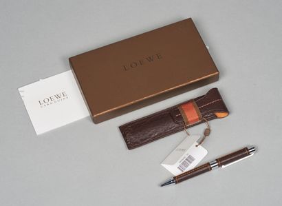 LOEWE
ROLLER en métal argenté recouvert de...