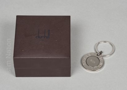 DUNHILL
PORTE CLEF en argent agrémenté d'un...