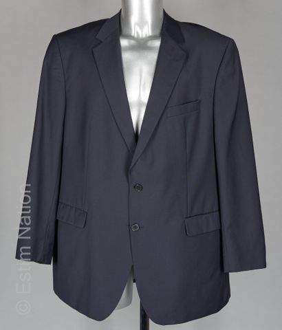 FERAUD
VESTE en laine froide encre, trois...