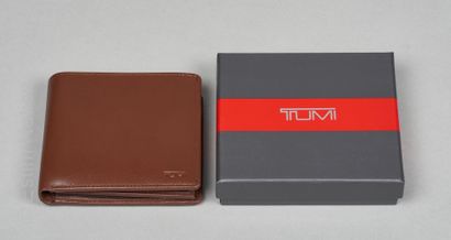 TUMI
PORTEFEUILLE en cuir chocolat agrémenté...
