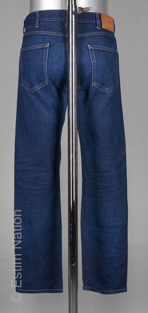 GUCCI
JEAN stretch en denim brut (W 33) (petite...