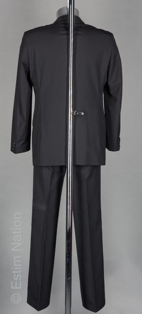 HUGO BOSS
COSTUME en laine super 120's noir...