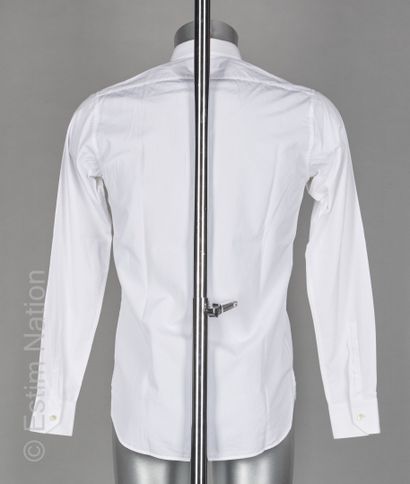 SAINT LAURENT (2016)
CHEMISE slim en coton...
