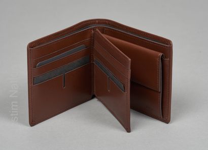 TUMI
PORTEFEUILLE en cuir chocolat agrémenté...