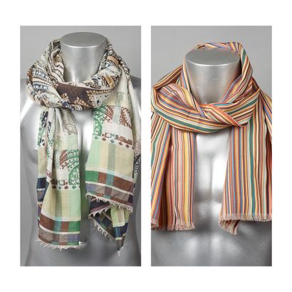 PAUL SMITH, ETRO
ECHARPE en laine frangée...