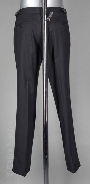 HERMES
PANTALON en laine anthracite à rayures...