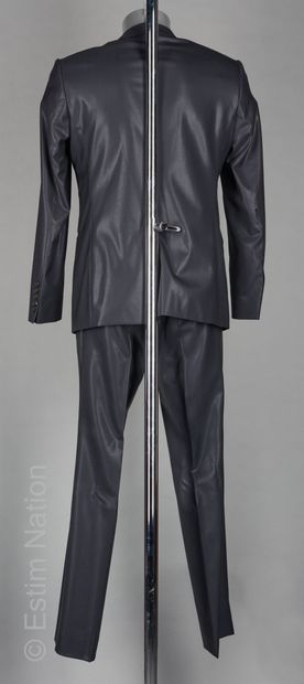 HUGO BOSS
COSTUME en laine vierge anthracite...