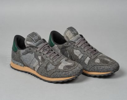 Valentino GARAVANI
PAIRE DE SNEACKERS basses...