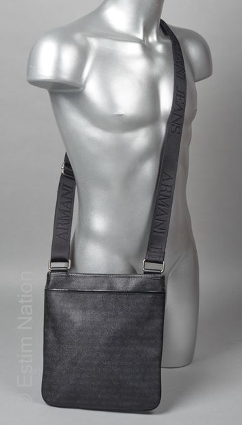 ARMANI Jeans
SACOCHE bandoulière en cuir...