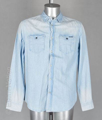 ARMANI Jeans

Blue used denim shirt (T L)...