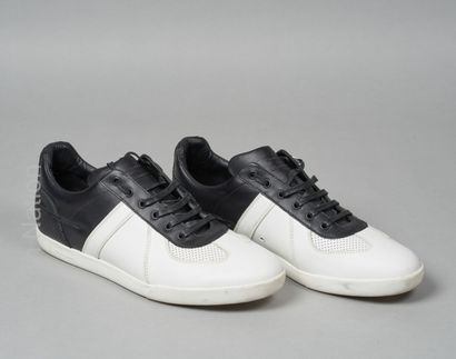DIOR HOMME
PAIRE DE SNEACKERS basses en cuir...