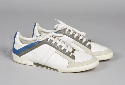 DIOR HOMME
PAIRE DE SNEACKERS basses en cuir...