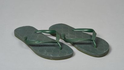 GUCCI
PAIRE DE TONGS en composite et caoutchouc...