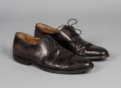 BERLUTI
PAIRE DE DERBIES à bouts fleuris...