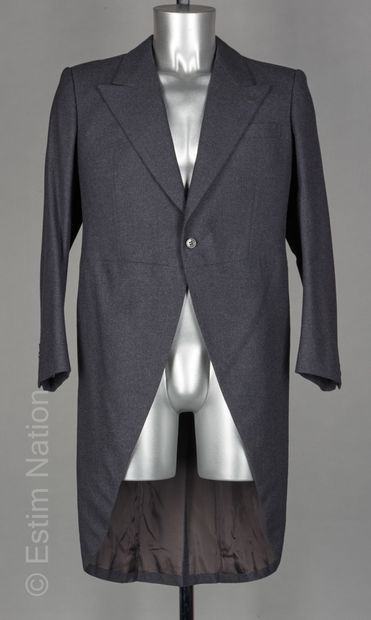 ANONYME Vintage 
QUEUE DE PIE en laine grise,...