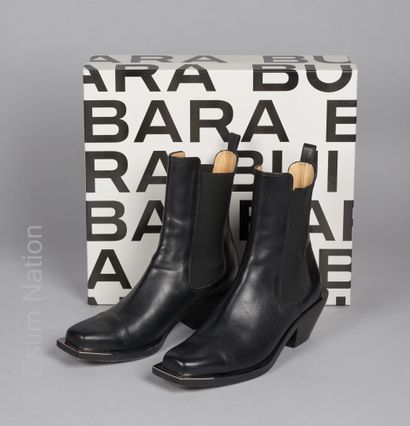 Barbara BUI
PAIRE DE SANTIAGS en cuir noir...