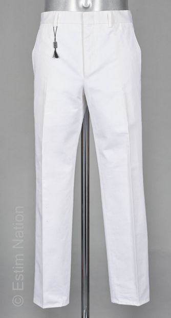 Yves Saint LAURENT
PANTALON en gabardine...