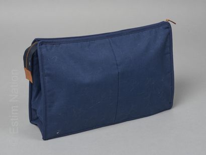 Hermès Vintage
TROUSSE DE TOILETTE en toile...