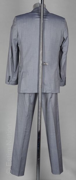HUGO BOSS
COSTUME en laine gris bleu façonné...