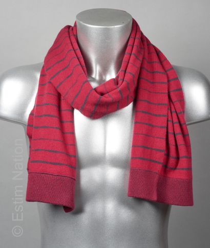 LOUIS VUITTON

ECHARPE en laine stretch rouge...