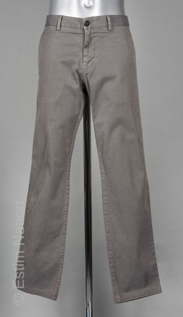 Stone Island
DEUX PANTALONS en coton : le...