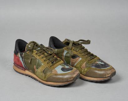 Valentino GARAVANI
PAIRE DE SNEACKERS basses...