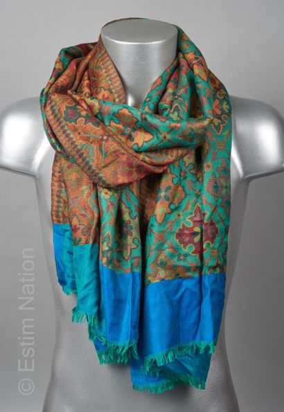 ANONYME
DEUX ECHARPES frangées en pashmina...