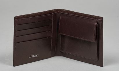 S.T. DUPONT

PORTEFEUILLE en cuir façonné...