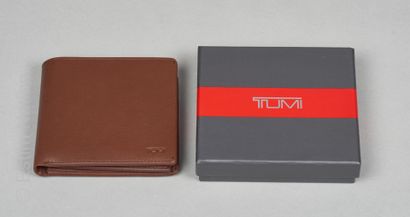 TUMI
PORTEFEUILLE en cuir chocolat agrémenté...