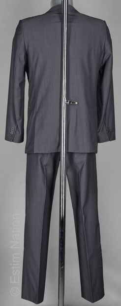 HUGO BOSS
COSTUME en laine froide gris souris...