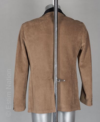 Giorgio ARMANI
VESTE en velours polyester...