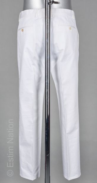 Yves Saint LAURENT
PANTALON en gabardine...
