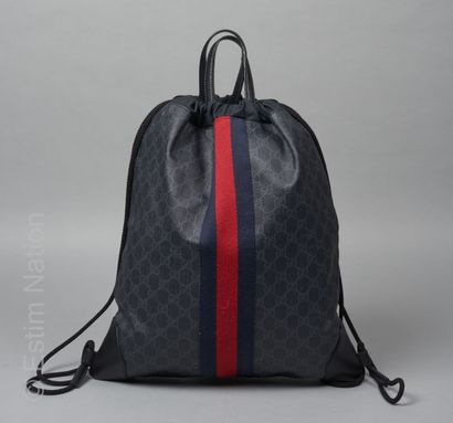 GUCCI
CABAS TOTE pouvant être porté en sac...
