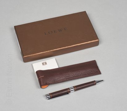 LOEWE
ROLLER en métal argenté recouvert de...