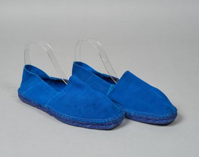 TOM FORD
PAIRE D'ESPADRILLES en peau bleu...