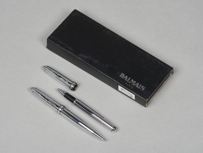 BALMAIN
PARURE en métal chromé strié comprenant...