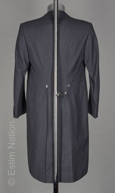 ANONYME Vintage 
QUEUE DE PIE en laine grise,...