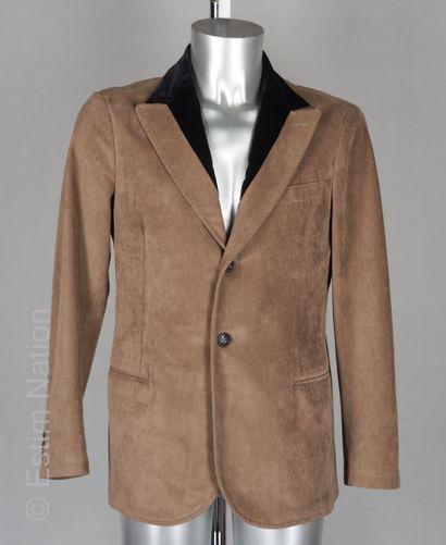 Giorgio ARMANI
VESTE en velours polyester...