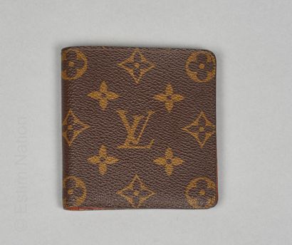 LOUIS VUITTON (1982)
PORTE CARTE en toile...