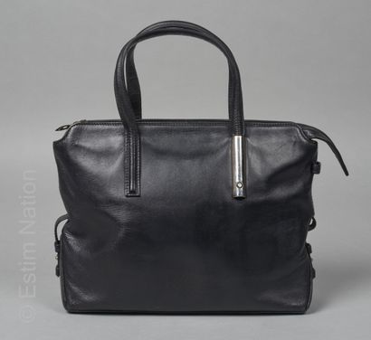 MONTBLANC
PETIT SAC en cuir noir, doublure...