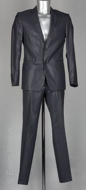 HUGO BOSS
COSTUME en laine vierge anthracite...
