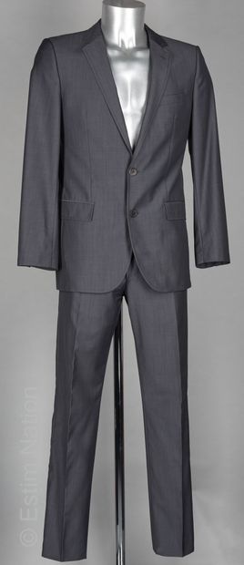 HUGO BOSS
COSTUME en laine froide gris souris...