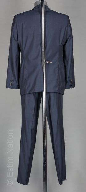 HUGO BOSS
COSTUME en laine froide bleu orage...