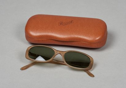 PERSOL
PAIRE DE LUNETTES DE SOLEIL en résine...