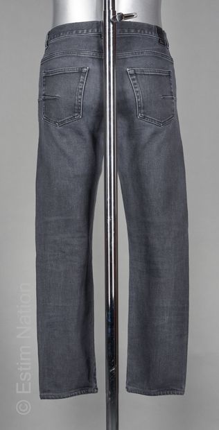 DIOR HOMME
JEAN slim stretch en denim used...