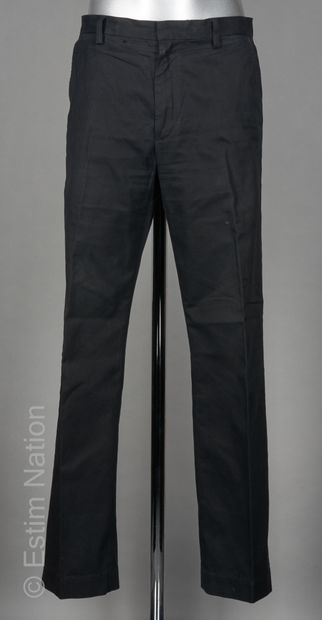 VALENTINO, DOCKERS, BANANA REPUBLIC
DEUX...