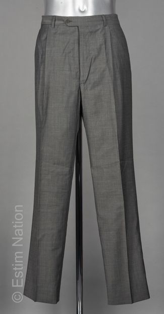 VALENTINO, DOCKERS, BANANA REPUBLIC
DEUX...