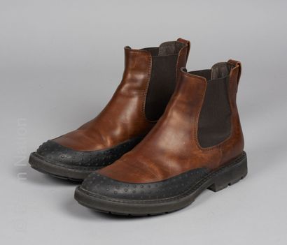 Tod's
PAIRE DE CHAUSSURES montantes en veau...