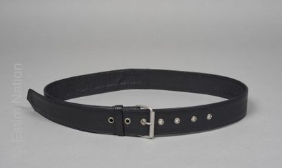 SAINT LAURENT
CEINTURE en cuir noir, boucle...